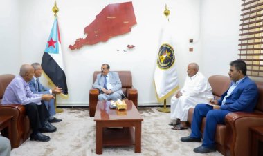 اللواء بن بريك يناقش مع المدير التنفيذي لشركة مصافي عدن نشاط الشركة