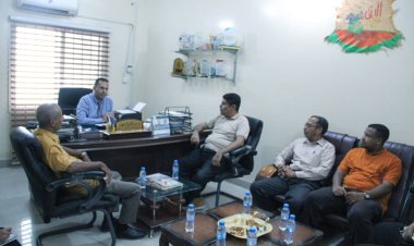 رئيس تنفيذية انتقالي حضرموت يتفقد مكتب التعليم الفني والتدريب المهني بالمحافظة