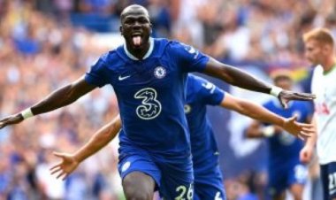 الهلال السعودي يضم كوليبالي مدافع تشيلسي