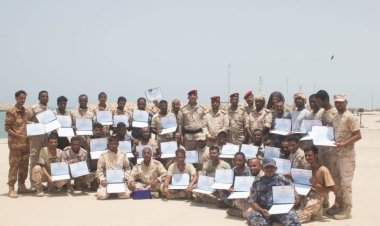 خفر السواحل بحضرموت تختتم الدورة التأهيلية لمنتسبي القوات في الإسعافات الأولية والإنقاذ للغريق