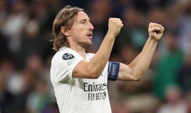 ريال مدريد يعلن تمديد عقد مودريتش لموسم إضافي