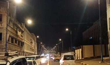 استمرار العمل باستبدال إنارة الصوديوم الي إضاءة LED في شارع الشهيد مدرم بالمعلا