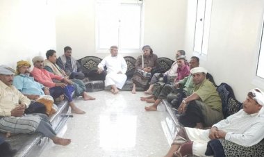 المحافظ الثقلي يستقبل قيادات مدنية وأمنية من أبناء مديرية قلنسية وعبد الكوري ويتبادل معهم تهاني عيد الأضحى المبارك