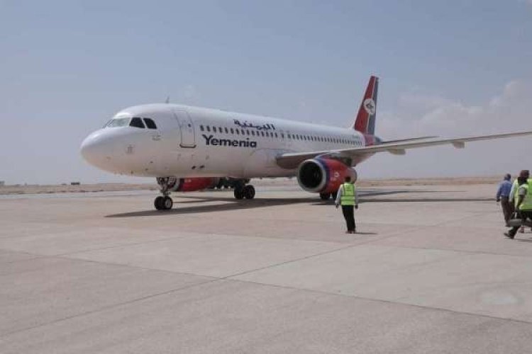 الخطوط الجوية اليمنية تعتمد أول رحلاتها من عدن إلى الغيضة لأول مرة بعد ثمان سنوات