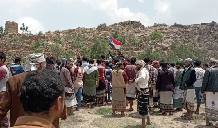 في موكب جنائزي مهيب.. يافع تودع الشهيد البطل أركان كتيبة اللواء الثالث جابر الفحة منذ 32