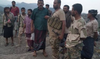 اركان حرب اللواء 14 صاعقة يزور الخطوط الامامية لجبهة حبيل حنش بمسيمير لحج