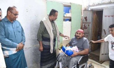 وكيل الشهداء والجرحى بعدن ينفذ سلسلة زيارات عيدية للجرحى المقعدين في منازلهم