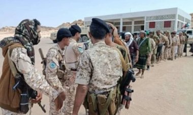 قائد الكتيبة الثانية في اللواء الثاني دعم واسناد يقوم بزيارة عيدية لمعسكر الكتيبة بأحور