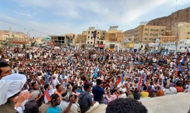 القيادة المحلية لانتقالي الديس الشرقية تحيي حشود المديرية المشاركة في انجاح فعالية يوم الأرض.