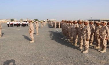 وزير الدفاع يدشن العام الدراسي والتدريبي للدفعة 52 كلية حربية بالعاصمة عدن.