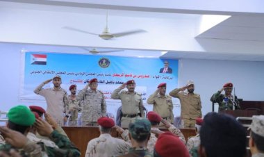 معهد تأهيل القادة والأركان يدشن دورتين تدريبيتين لقادتي سرايا مشاة وبطاريات الدفاع الجوي بالعاصمة عدن