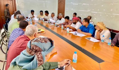 مدير عام المكلا يترأس اجتماع للمكتب التنفيذي بالمديرية