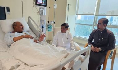 البحسني يطمئن على الكثيري بعد خضوعه لجراحة ناجحة