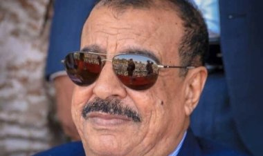 اللواء بن بريك يعزي بوفاة المناضل محمد الناخبي