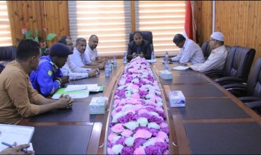 وكيل المحافظة يطلع على التصور الاولي لمشروع إنشاء مركز للإنذار المبكر لحماية مدينة شبام من كوارث السيول.