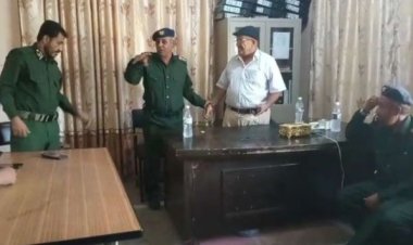 مدير عام الأحوال المدنية بأبين يتفقد مركز الاصدار الآلي بلودر