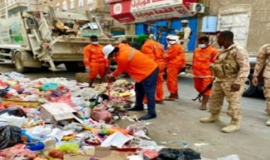 المدير العام للمكلا يشارك لليوم الثاني في حملة النظافة ويشيد بتفاعل المواطنين