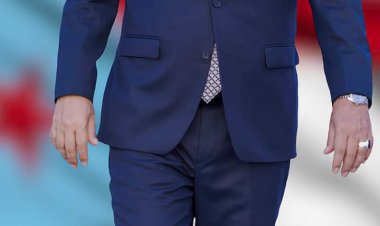 الرئيس القائد عيدروس الزُبيدي يعود إلى العاصمة عدن بعد زيارات عمل خارجية