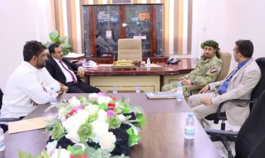 رئيس هيئة تنظيم النقل يلتقي بقائد محور أبين