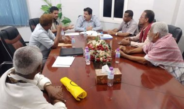 لجنة متابعة الجفاف بمديرية غيل باوزير تلتقي مدير عام المؤسسة المحلية للمياه والصرف الصحي بساحل حضرموت