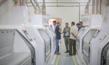 مدير عام مكتب الصناعة والتجارة ينفذ نزولاً ميدانياً لعدد من المصانع الحكومية بالعاصمة عدن.