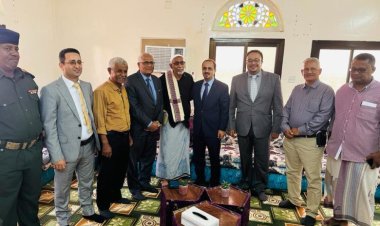 وزير الاعلام والثقافة والسياحة يزور الشاعر والاديب سعيد محمد باوزير