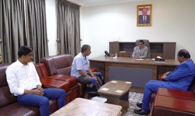 البحسني يلتقي مدير إدارة الهجرة والجوازات بساحل حضرموت للاطمئنان على صحته.