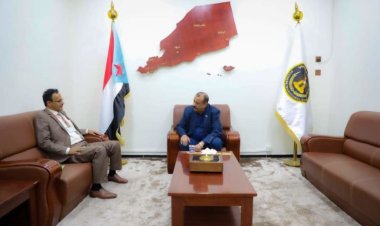 اللواء بن بريك يطلع على دور إدارة مكافحة التهريب في وادي وصحراء حضرموت