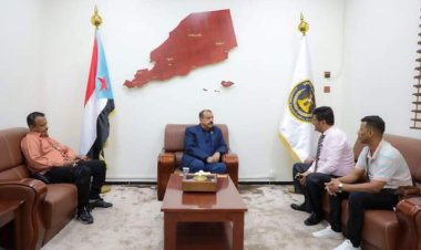 اللواء بن بريك يطًلع على الوضع العام في مطار عدن الدولي.