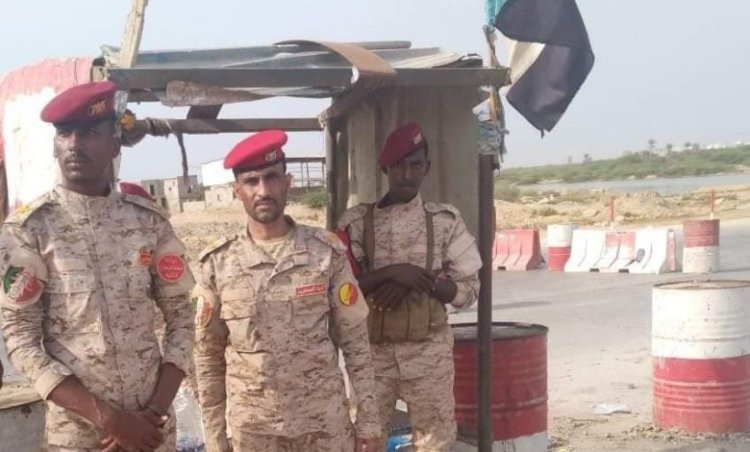 أركان لواء الشرطة العسكرية في زيارة عيدية لنقطة العيص التابعه للواء