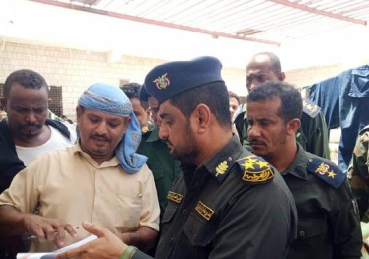 مدير أمن أبين يتفقد نزلاء السجن المركزي في المحافظة