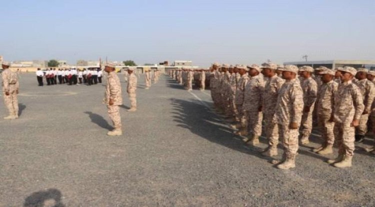 وزير الدفاع يدشن العام الدراسي والتدريبي للدفعة 52 كلية حربية بالعاصمة عدن.