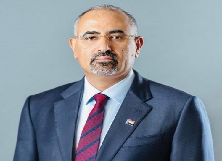 الرئيس الزُبيدي يُعزَّي في وفاة الشيخ مبروك بن سالم بن سويدان