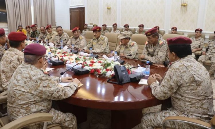 وزير الدفاع يجتمع بمبتعثي الدراسات العليا العسكرية في السودان