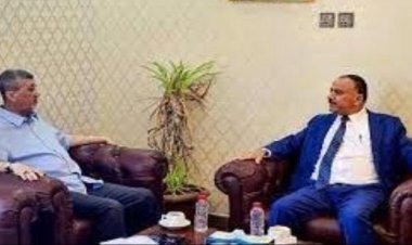 وزير النقل يناقش مع رئيس الغرفة التجارية أوضاع الحركة التجارية والملاحية في ميناء عدن.