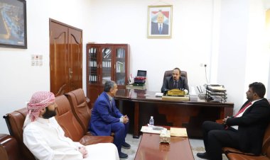 محافظ حضرموت يؤكد أن عجلة التغيير نحو التصحيح قد مضت بميناء الوديعة البري ويوجه بسرعة الانتقال للمبنى الجديد.