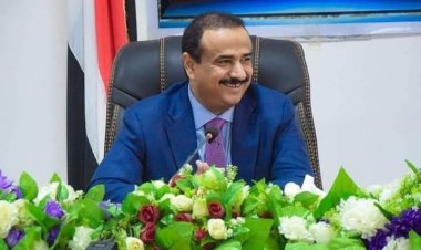 المحافظ ابن الوزير يبارك للحاصلين على المرتبة الأولى في نتائج الثانوية العامة.