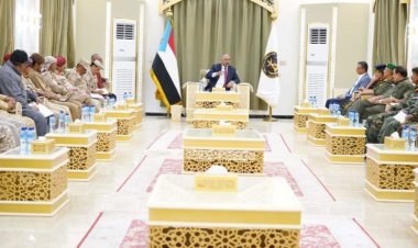 الرئيس القائد عيدروس الزُبيدي يترأس اجتماعا للقادة العسكريين والأمنيين بالعاصمة عدن