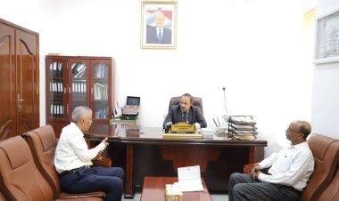 مناقشة خطة تنمية وتطوير ميناء المكلا.