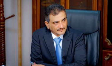 محافظ عدن يدعم محو الأمية بتدبير المخصصات المالية لـ 40 متعاقدة