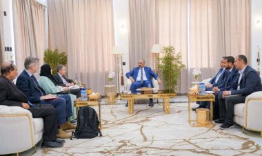 الرئيس القائد عيدروس الزُبيدي يستقبل القائم بأعمال سفير المملكة المتحدة