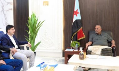 الرئيس الزُبيدي يوجه انتقالي المهرة بتلمس هموم المواطنين.