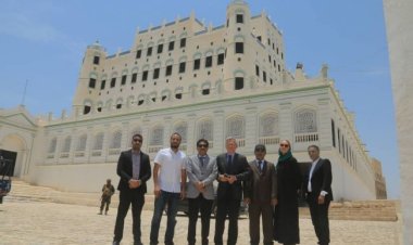 المبعوث السويدي الى اليمن يزور عدد من المواقع الأثرية والتاريخية بوادي حضرموت