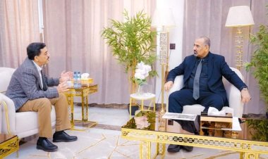 الرئيس القائد  الزُبيدي يطّلع على أوضاع سفارة بلادنا بدولة الكويت