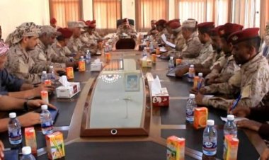 اللواء التميمي يعقد اجتماعا للقيادات العسكرية والأمنية بقيادة المنطقة العسكرية الثانية بحضرموت.