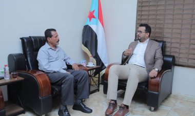 رئيس الهيئة الوطنية للإعلام الجنوبي يلتقي عميد كلية الإعلام في جامعة عدن.