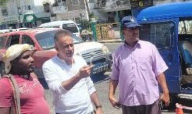 الجاوي يتفقد اعمال إنشاء مصارف لمياه الأمطار في شارع الشهيد مدرم بالمعلا