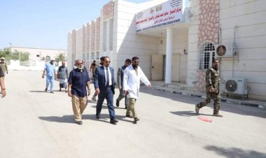 المحافظ بن ماضي يوجه بمشروعٍ عام لتحسين الخدمات بهيئة ابن سيناء ويؤكد توجيه الاهتمام للقطاع الصحي.