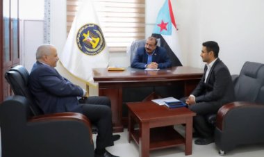 اللواء بن بريك يلتقي مدير عام مكتب الصحة والسكان في العاصمة عدن