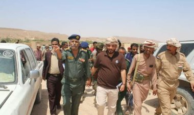 رئيس الهيئة التنفيذية لانتقالي شبوة يزور أمن و معسكر عرماء.